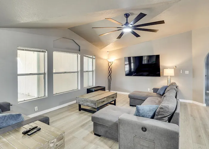 Holiday home Golf, Fish & Unwind! Group Getaway In Mohave *